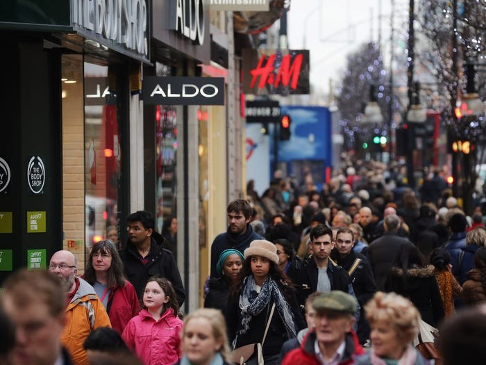 Gates có thể cung cấp cho mỗi người sống trên hành tinh 15 đô la - và vẫn còn lại 28 tỷ đô la. Gates có thể cung cấp cho mỗi người sống trên hành tinh 15 đô la - và vẫn còn lại 28 tỷ đô la.