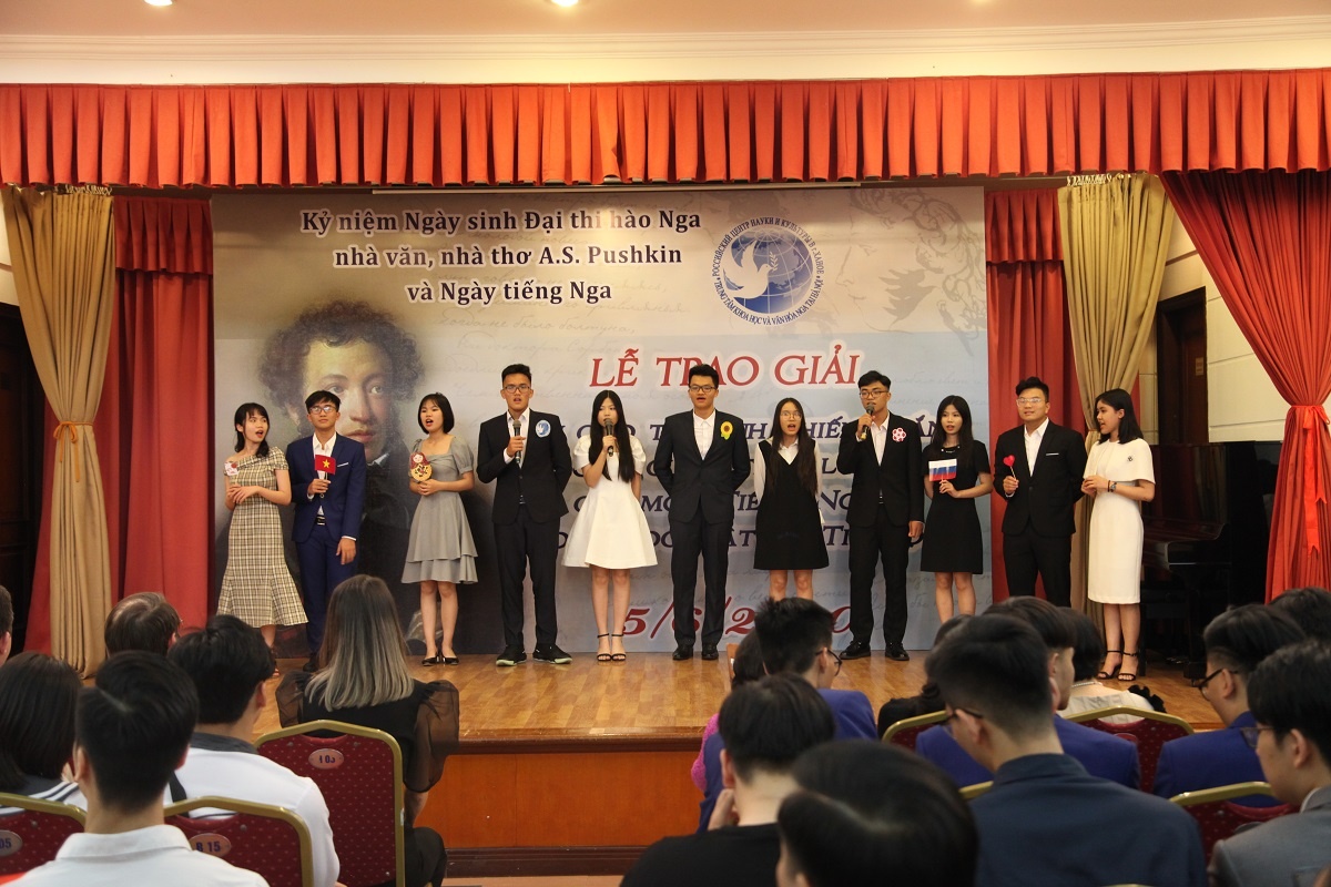 trao giai cho 200 thi sinh chien thang cuoc thi olympic 2020