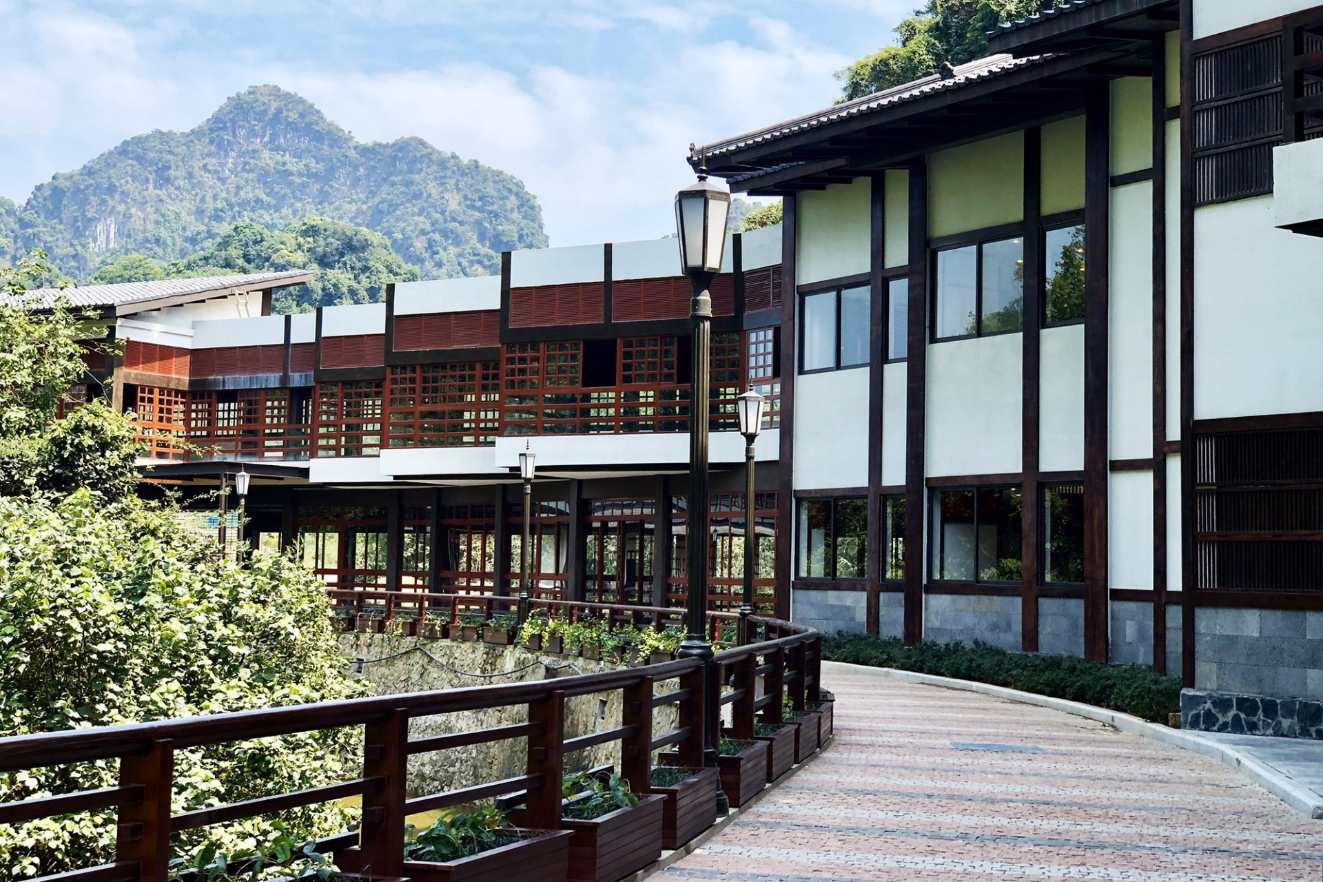 Du lịch Quảng Ninh nỗ lực 'hồi sinh' sau kỳ ‘ngủ đông’ Covid-19 du lich quang ninh no luc hoi sinh sau ky ngu dong covid 19