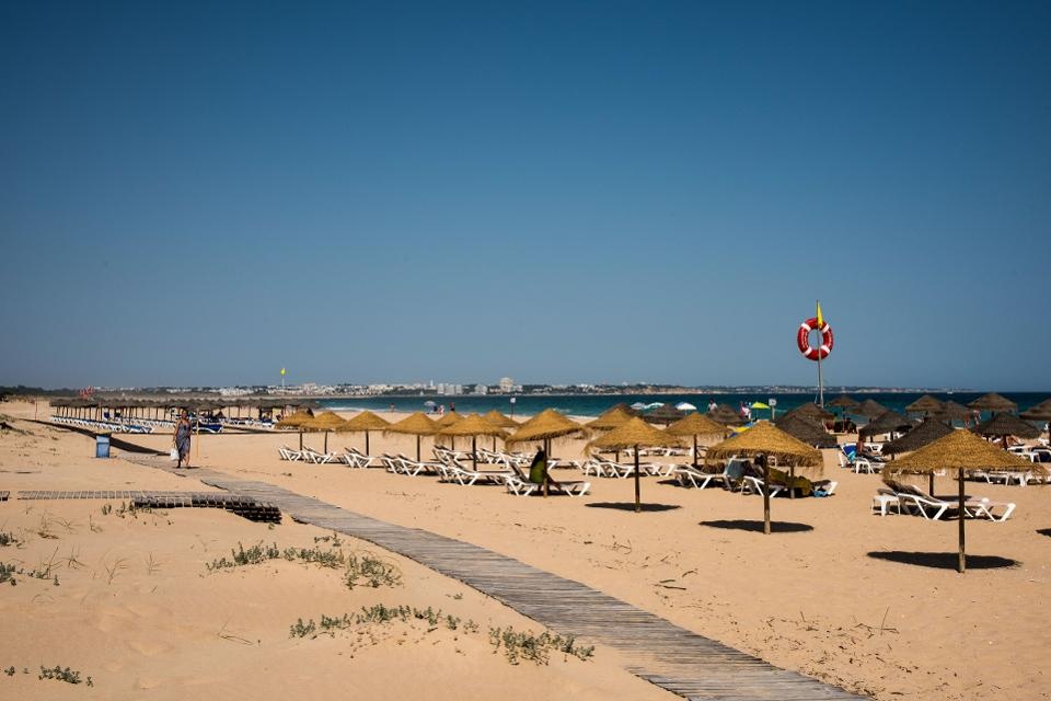 10 bai bien dep va an toan nhat tai chau au