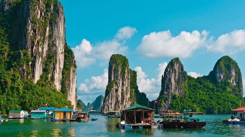 Sau 30 ngày 'vắng bóng' Covid-19, Quảng Ninh bật chế độ bình thường mới, 'xắn tay' kích cầu du lịch nội địa