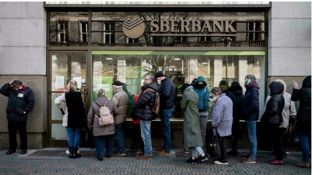 EU loại thêm một số ngân hàng Nga khỏi SWIFT