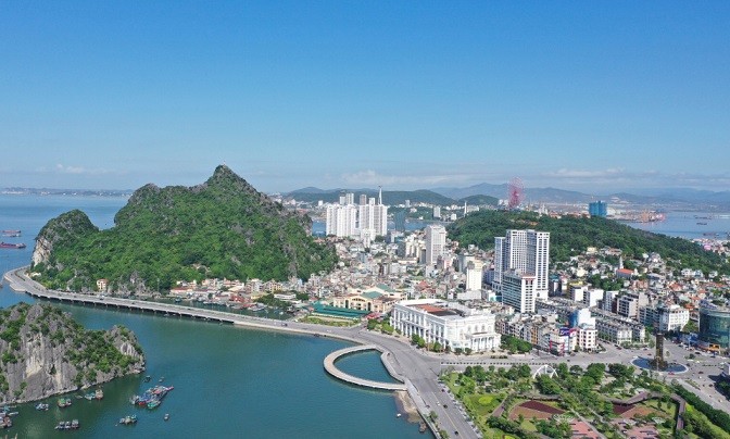 Một góc TP Hạ Long nhìn từ trên cao. (Nguồn: BQN) Một góc TP Hạ Long nhìn từ trên cao. (Nguồn: BQN)