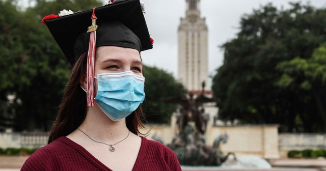 Mỹ đã quyết định rút quy định gây tranh cãi về thị thực của sinh viên quốc tế chỉ học trực tuyến mà họ ban hành tuần trước (Ảnh: Reuters) 0833 sinh vien 1594772024821