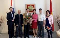 Đại sứ Phạm Việt Anh tiếp Lãnh đạo Hội Việt kiều thành phố The Hague, Hà Lan