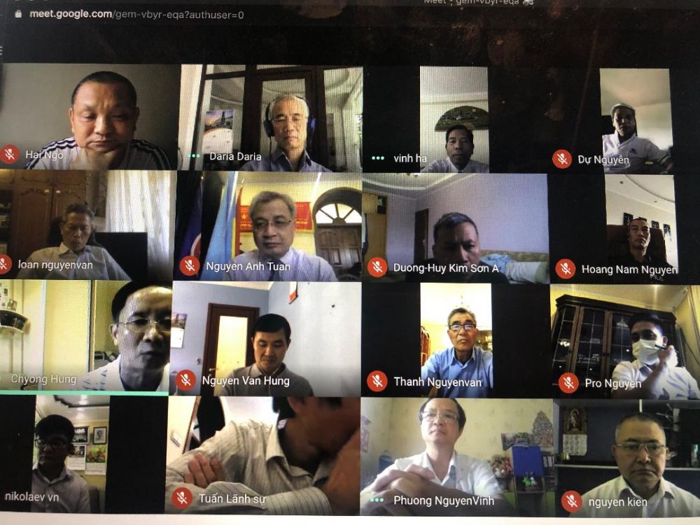 Các đại biểu tham dự hội nghị trực tuyến. 2820 meetingcommunity