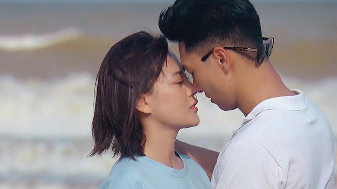 Cảnh hôn của Phương Oanh - Mạnh Trường trong Hương vị tình thân gây sốt