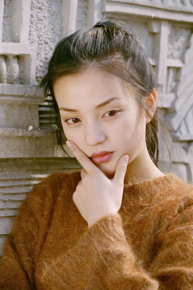 Cơn sốt 'đào' ảnh minh tinh Hoa ngữ: Ngỡ ngàng nhan sắc 'én nhỏ' Triệu Vy trong Hoàn Châu Cách Cách