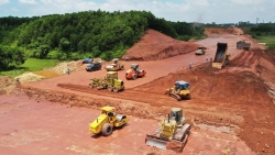 Quảng Ninh nỗ lực thực hiện 3 đột phá chiến lược, thúc đẩy phát triển kinh tế-xã hội năm 2021