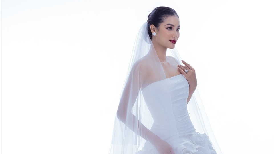 Hoa hậu Phạm Hương hóa nàng thơ trong bộ ảnh cưới vắng bóng chú rể