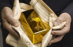 Giá vàng hôm nay 2/8: Trong nước chững lại, thế giới 'thấp thỏm' công phá mốc 2.000 USD/ounce, chờ động lực để thiết lập đỉnh mới