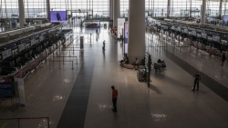 Covid-19 quay trở lại Trung Quốc, ngành du lịch rơi vào bế tắc