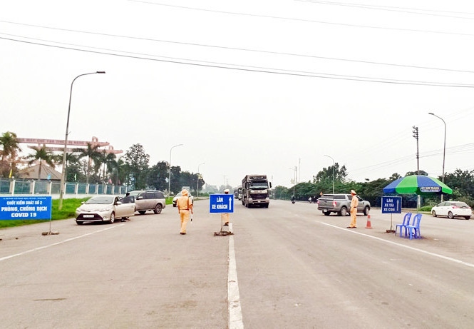 Quảng Ninh quyết giữ 'vùng xanh', đảm bảo cân bằng giữ sức khỏe người dân và 'sức khỏe' kinh tế Quảng Ninh quyết giữ 'vùng xanh', đảm bảo cân bằng giữ sức khỏe người dân và 'sức khỏe' kinh tế