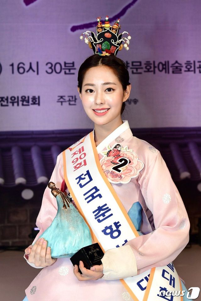 Shin Seulgi, sinh năm 1998, đăng quang tại cuộc thi Hoa hậu truyền thống Hàn Quốc 2020 (Miss Chunhyang 2020), ngày 10/9. 5232-hh-1-1599875465323