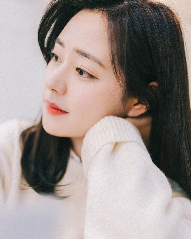 Những hình ảnh đời thường của tân hoa hậu Shin Seulg cũng gây sốt cộng đồng mạng. 5431-hh-4-1599875465341