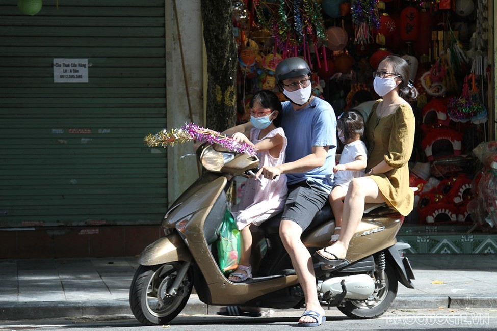 Mùa Trung Thu lặng lẽ, vắng bóng đèn ông sao tại Hà Nội