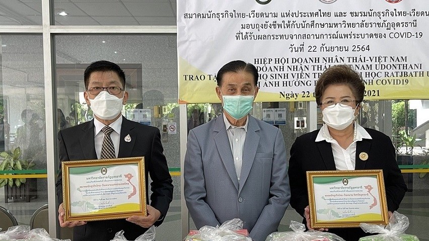 Trao quà, học bổng cho 60 sinh viên Thái Lan và Việt Nam tại Đại học Hoàng gia Udon Thani