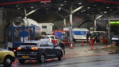 Khủng hoảng năng lượng: Quân đội Anh sẵn sàng vào cuộc, Pháp cảnh báo