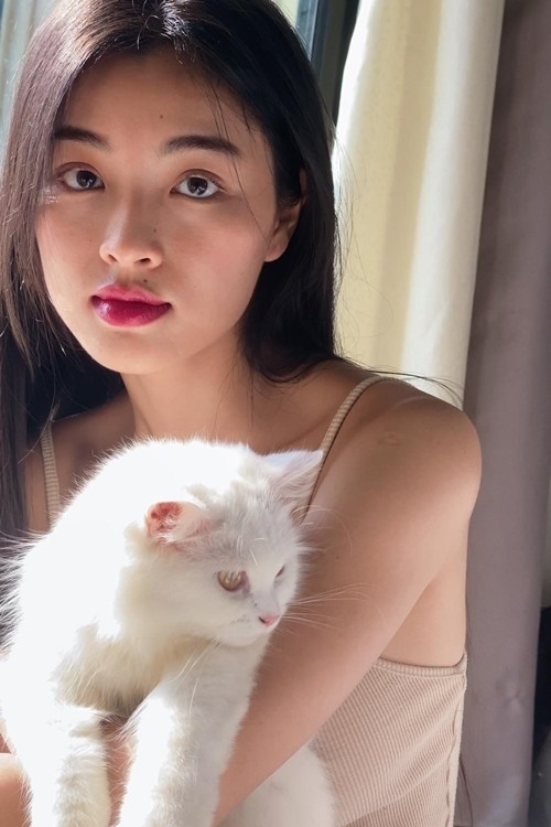 Sao Việt: Minh Hằng thả dáng trên du thuyền, Phương Anh Đào khoe mặt mộc 'không tì vết'