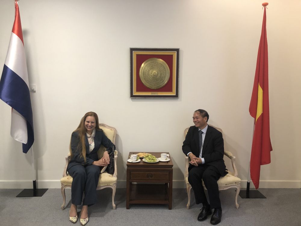 Đại sứ Phạm Việt Anh tiếp Tổng Biên tập Diplomat Magazine