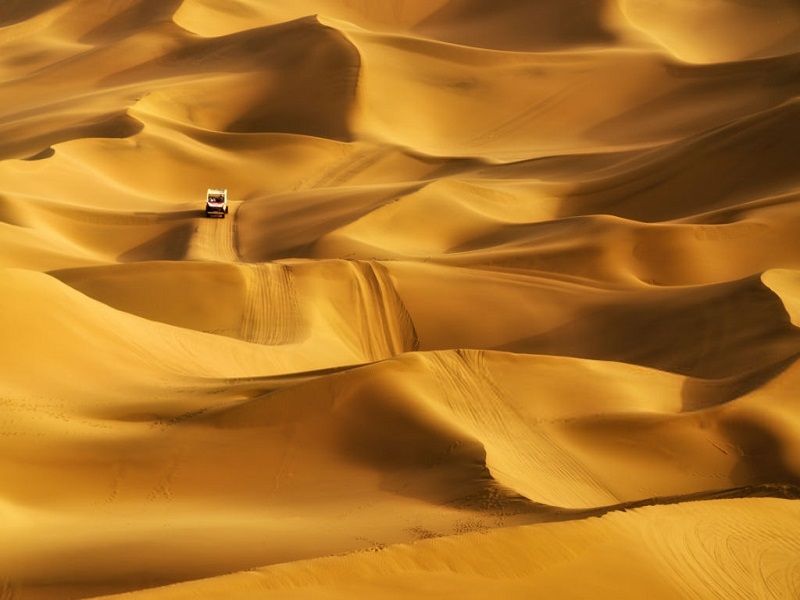 Bất ngờ với hồ nước xuất hiện giữa sa mạc khô cằn ở Trung Quốc