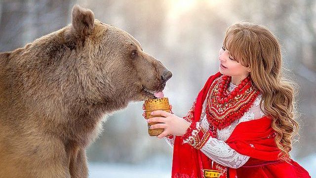 Chiêm ngưỡng hình ảnh 'người mẫu ăn khách' - gấu Stepan gây sốt mạng xã hội Nga