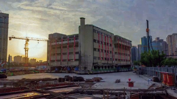 Tòa nhà 5 tầng ở Thượng Hải, Trung Quốc 'đi bộ' 62 mét tới địa điểm mới