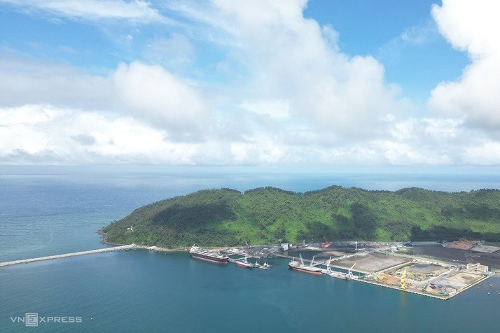 Cảng Chân Mây nhìn từ trên cao. (Ảnh: Võ Thạnh)