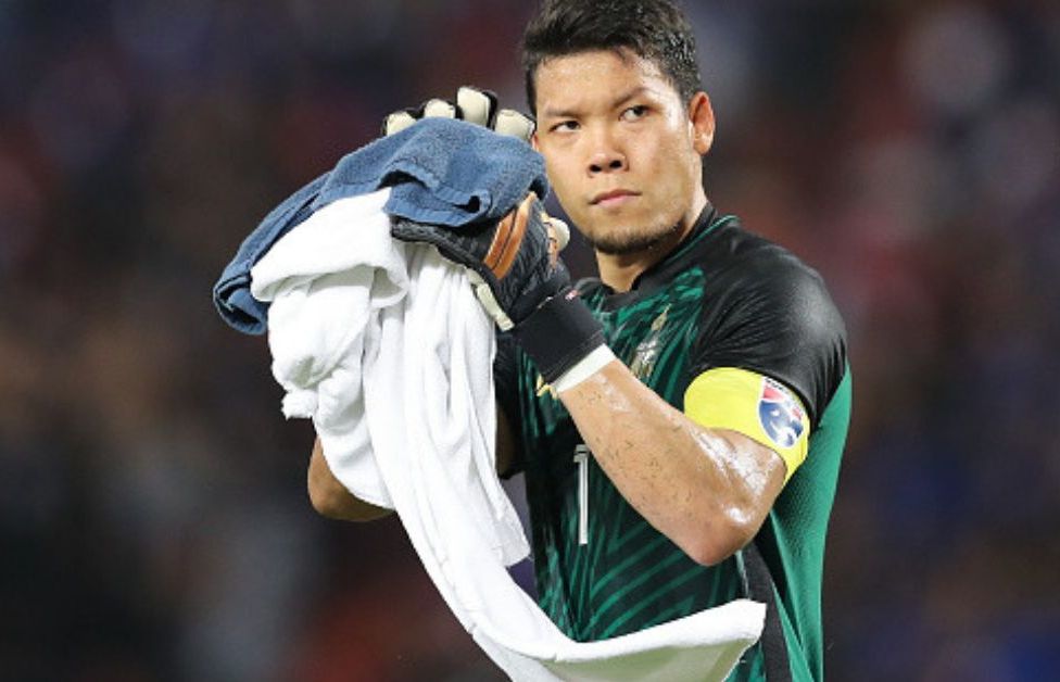 Gần như không có cửa bắt chính, thủ môn Kawin của Thái Lan vẫn lớn tiếng 'dọa' tuyển Việt Nam