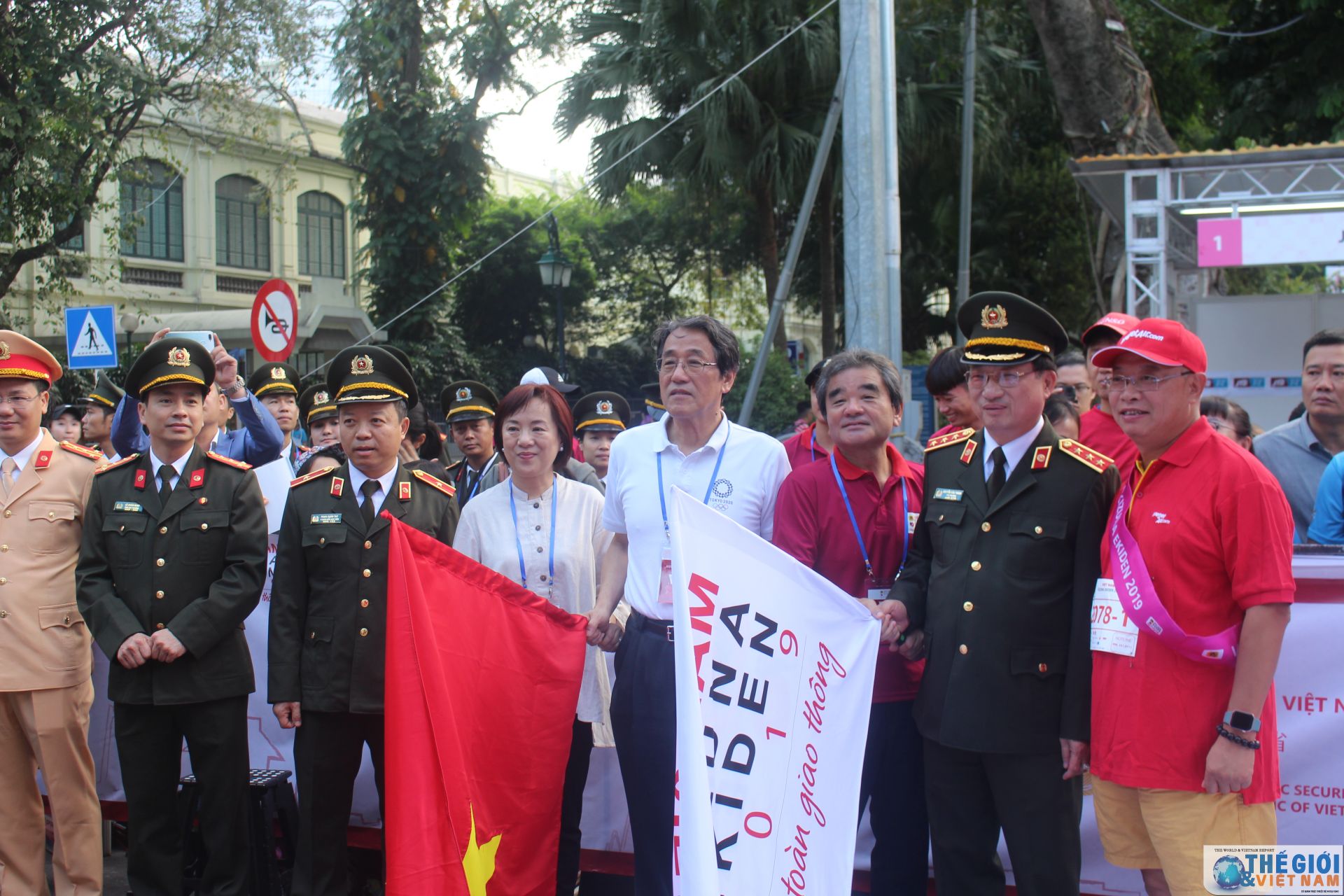 hon 1000 van dong vien tham gia giai chay kizuna ekiden 2019