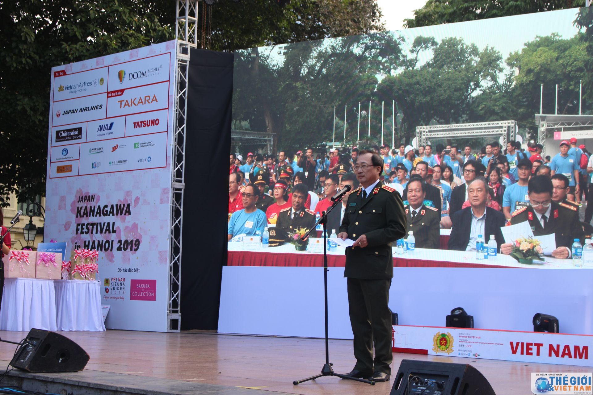 hon 1000 van dong vien tham gia giai chay kizuna ekiden 2019