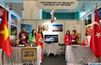 gian hang viet nam duoc yeu thich tai hoi cho tu thien bazaar o tho nhi ky