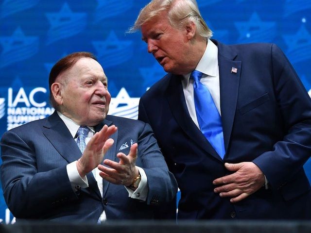 Theo Forbes ước tính, giá trị hiện ông trùm Adelson đang sở hữu gần 32 tỷ USD. Ông Adelson cũng là nhà ủng hộ hàng đầu cho Republican Jewish Coalition (RJC), một nhóm vận động hành lang bảo thủ ủng hộ Israel. Hiện nay, RJC đang chi 10 triệu USD để giúp thu hút cử tri Do Thái ở một số bang chiến trường như Florida và Pennsylvania. Nhóm này hy vọng quảng cáo và lời kêu gọi bỏ phiếu có thể giúp ông Trump một lần nữa giành chiến thắng trong cuộc chạy đua vào Nhà Trắng. Không những vậy, nhà Adelson cũng đã quyên góp 40 triệu USD cho Congressional Leadership Fund, một siêu PAC hỗ trợ các ứng cử viên hạ nghị sĩ của đảng Cộng hòa. Năm 2018, ông Adelson cùng vợ mình đã chi tổng cộng 124 triệu USD cho các siêu PAC, các ủy ban chiến dịch và các ứng viên, theo CRP. Ông Adelson vẫn quyên góp số tiền khổng lồ ngay cả khi đế chế sòng bạc trải dài từ Las Vegas đến châu Á của tỷ phú này sụt giảm đáng kể doanh thu trong năm nay vì đại dịch. Kể từ khi nhậm chức, Tổng thống Trump luôn được gia đình vị tỷ phú sòng bạc ủng hộ. Hồi đầu năm nay, ông Trump đã mời ông Sheldon đến dự buổi họp hội đồng cố vấn thương mại nhằm đưa ra lời khuyên về cách mở cửa trở lại nền kinh tế diễn ra tại Nhà Trắng. Theo dự đoán mới của Center for Responsive Politics - tổ chức nghiên cứu ảnh hưởng của tiền bạc đối với chính trị, vượt qua mọi kỷ lục trước đó, cuộc bầu cử Tổng thống Mỹ năm 2020 là chiến dịch tổn kém nhất trong lịch sử nước này. Dự kiến, tính đến thời điểm cuộc kiểm phiếu cuối cùng diễn ra, tổng chi phí cho sự kiện này sẽ lên tới 14 tỷ USD. Con số này cao gấp đôi so với chiến dịch tranh cử 4 năm trước. Bầu cử Mỹ 2020: Ông trùm sòng bạc 'chống lưng' cho Tổng thống Trump là ai?