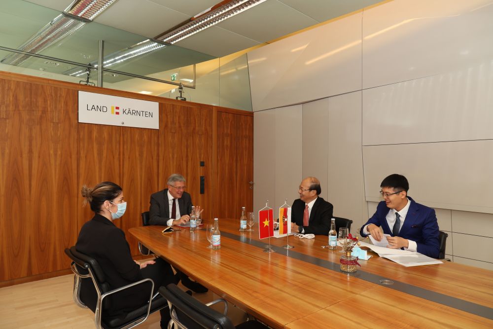 ĐS Lê Dũng làm việc với Thống đốc bang Carinthia Thúc đẩy quan hệ hợp tác giữa Việt Nam và các địa phương của Áo