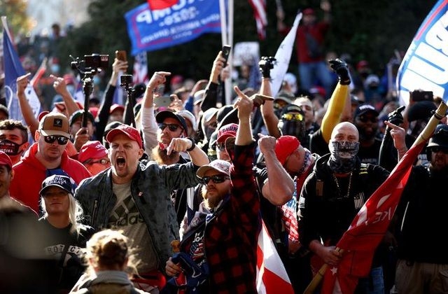 Các hình ảnh và video cho thấy các phương tiện của người ủng hộ đổ dồn về thủ đô của Mỹ, và cuộc tuần hành thu hút hàng chục nghìn người ủng hộ ông Trump tham gia. Họ tập trung ở trước những công trình nổi tiếng để phát đi thông điệp phản đối cuộc bầu cử mà họ cáo buộc là gian lận. Các hình ảnh và video cho thấy các phương tiện của người ủng hộ đổ dồn về thủ đô của Mỹ, và cuộc tuần hành thu hút hàng chục nghìn người ủng hộ ông Trump tham gia. Họ tập trung ở trước những công trình nổi tiếng để phát đi thông điệp phản đối cuộc bầu cử