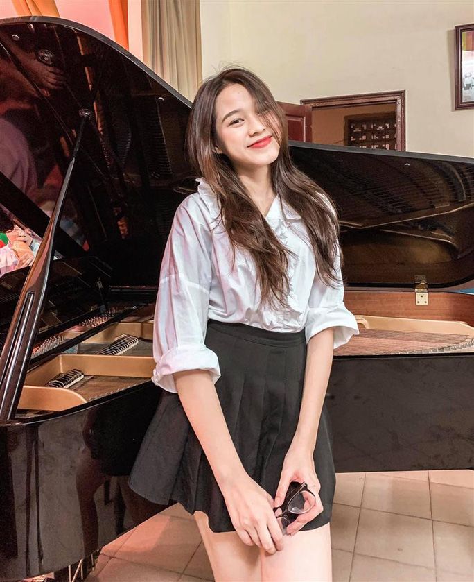  Đỗ Thị Hà đã giấu bố mẹ về chuyện thi hoa hậu và phải chắt chiu từng đồng, dùng tiền tiết kiệm để có chi phí trang trải cho những ngày thi đầu.