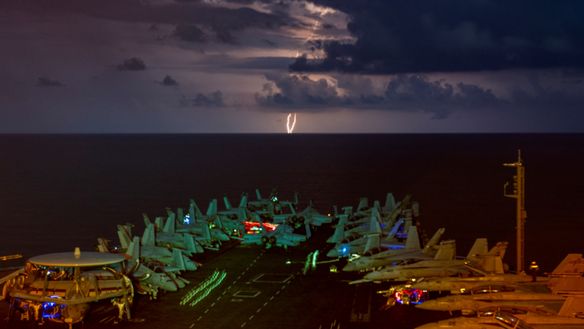 Giữa lúc Trung Đông bất ổn, Mỹ triển khai tàu sân bay đến vùng Vịnh