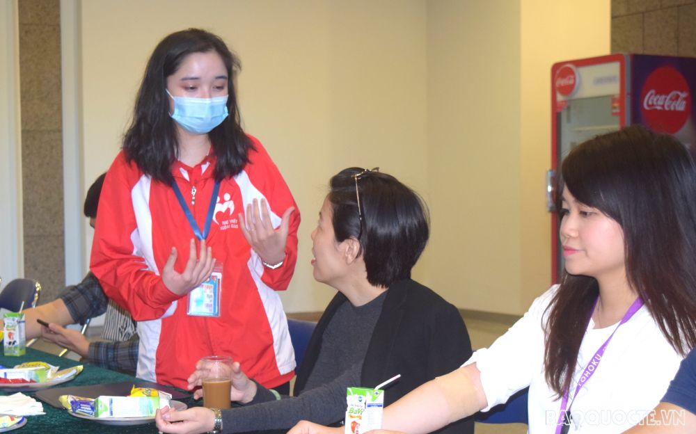 Cán bộ Viện huyết học truyền máu trung ư ... đạo với cán bộ BNG tham gia hiến máu Cán bộ Viện huyết học truyền máu trung ư ... đạo với cán bộ BNG tham gia hiến máu