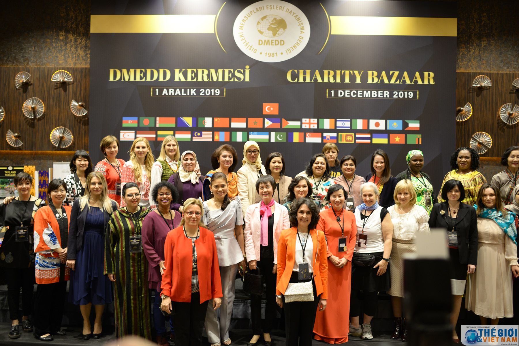 gian hang viet nam duoc yeu thich tai hoi cho tu thien bazaar o tho nhi ky