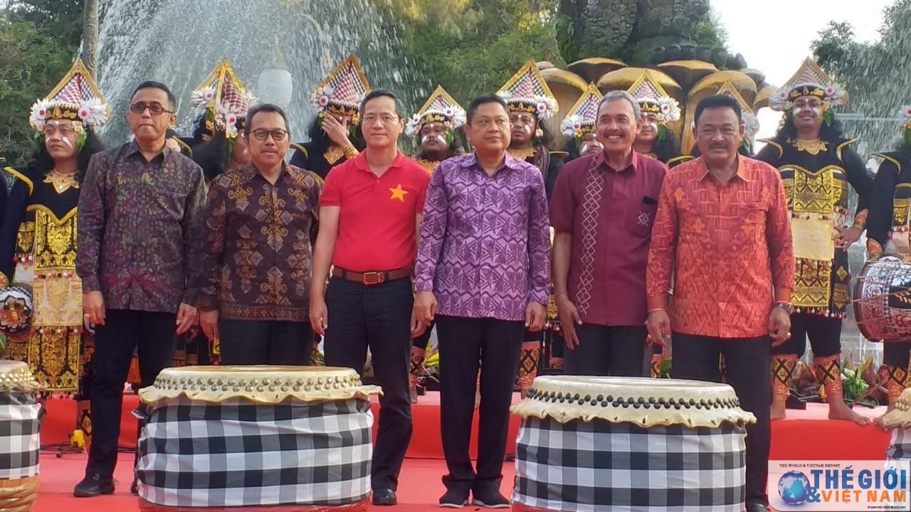 quang ba du lich viet nam tai le hoi duong pho denpasar indonesia