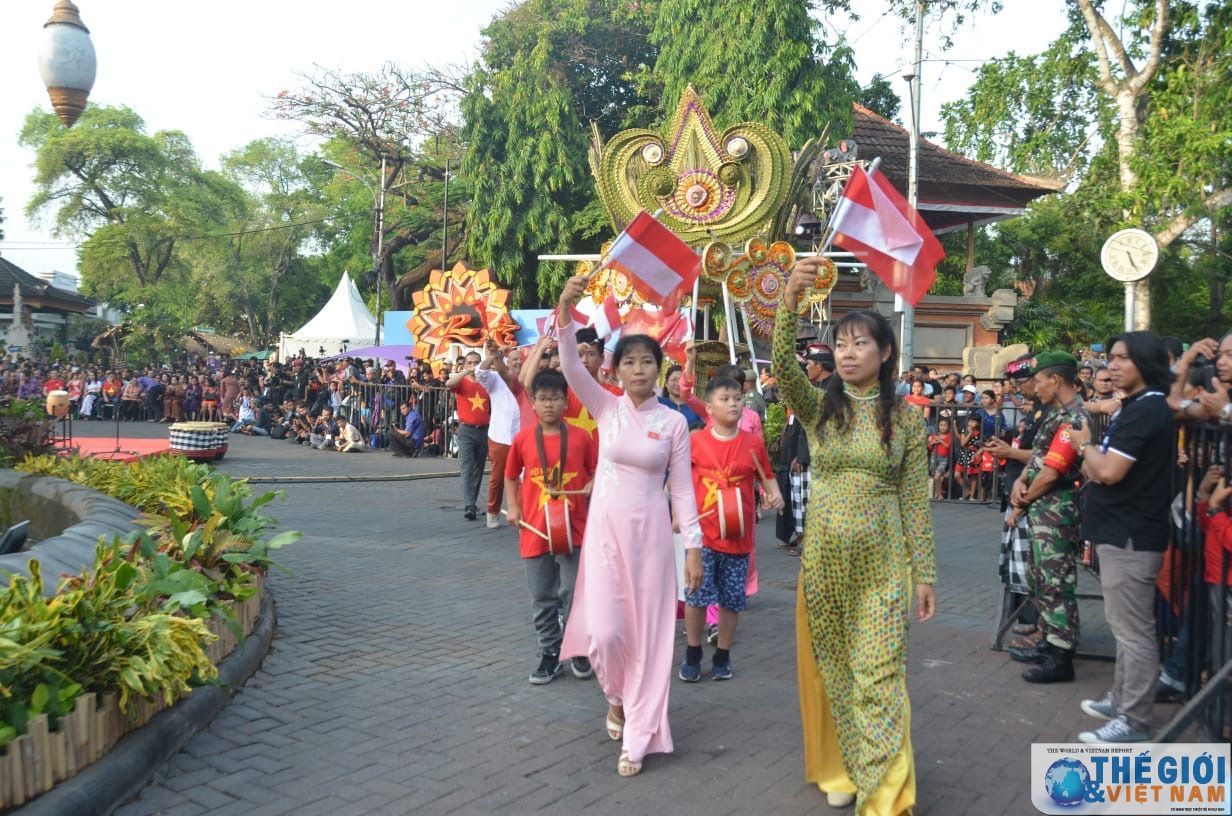 quang ba du lich viet nam tai le hoi duong pho denpasar indonesia
