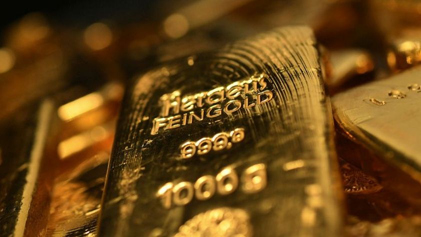 Giá vàng hôm nay 1/12: Mây đen phủ bóng thị trường, niềm tin xói mòn, vàng chạm đáy?