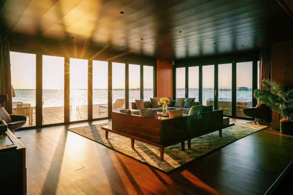 Với diện tích rộng, biệt thự nổi được thiết kế với rất nhiều không gian trong nhà và ngoài trời.(Nguồn: Sina) Với diện tích rộng, biệt thự nổi được thiết kế với rất nhiều không gian trong nhà và ngoài trời.(Nguồn: Sina)