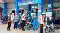 Giá xăng lại tăng từ chiều nay (26/12)