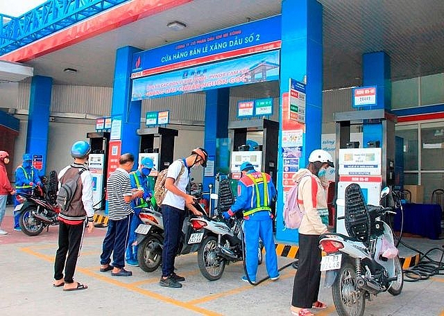 Giá xăng dầu tăng lần thứ 3 liên tiếp. Giá xăng dầu tăng lần thứ 3 liên tiếp.