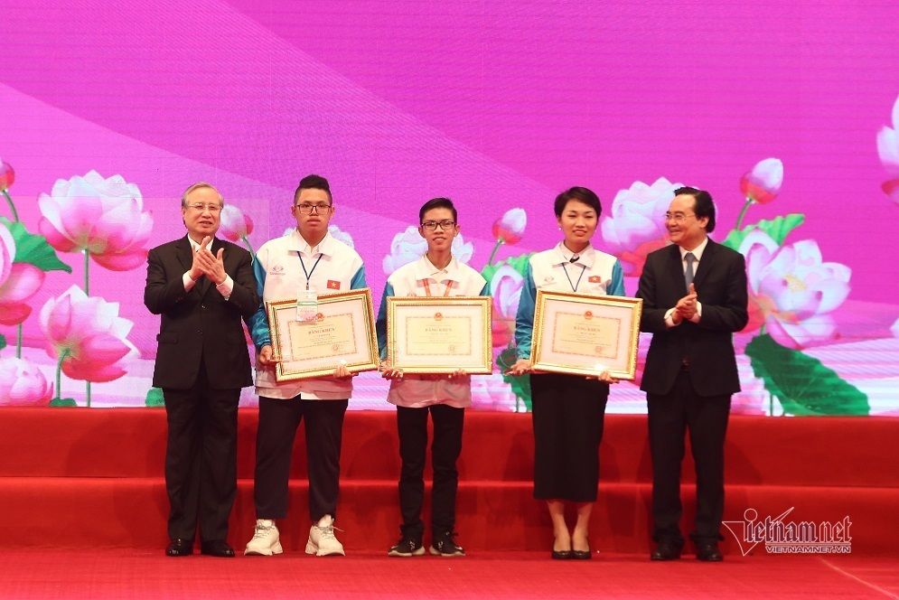 Tuyên dương 130 học sinh, sinh viên xuất sắc trong học tập và làm theo Bác