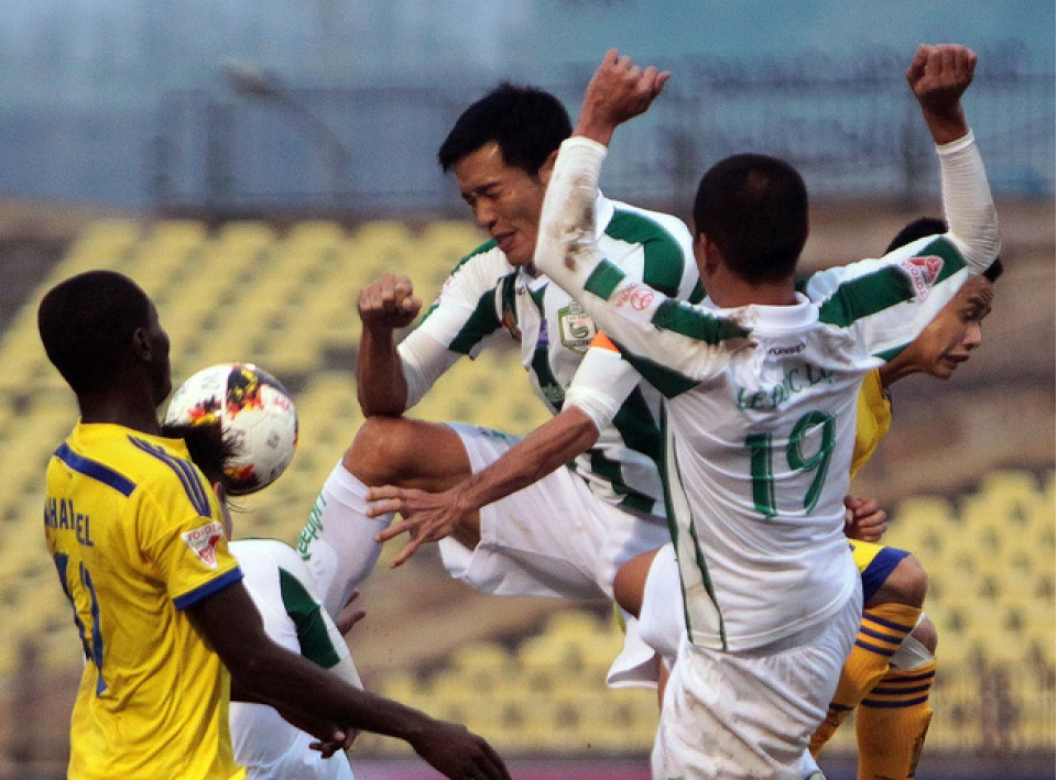 V-League: Siết chặt kỷ luật vẫn đầy bạo lực