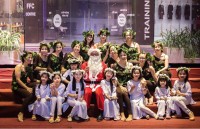 viet han hop tac lam nhac kich co gai va chiec xe may