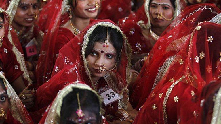 236 cô dâu mồ côi cưới tập thể