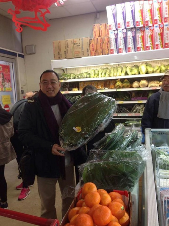 nguoi viet o phap nhon nhip den cho don tet